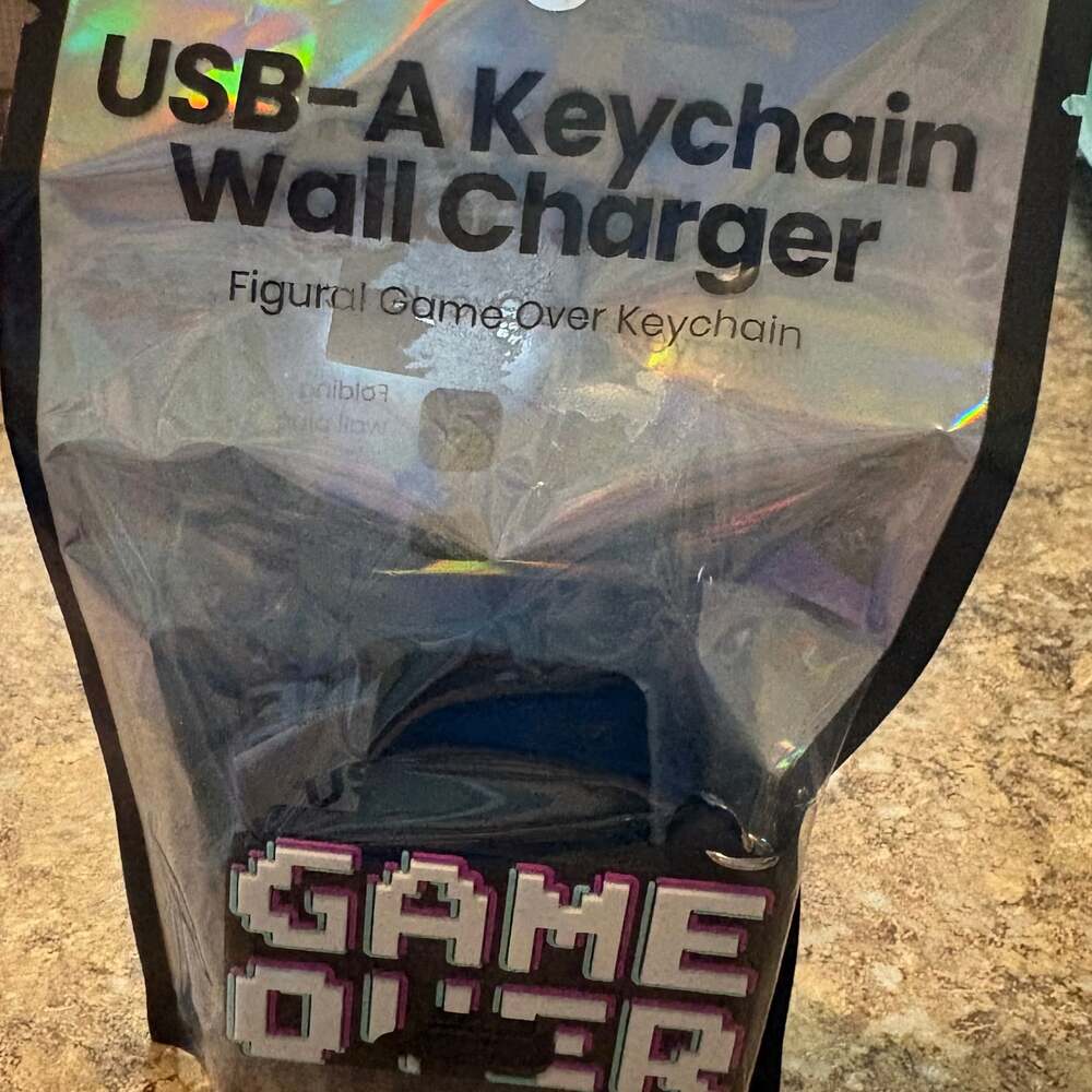 Gems Novelty USB-A wall charger Figural "GAME